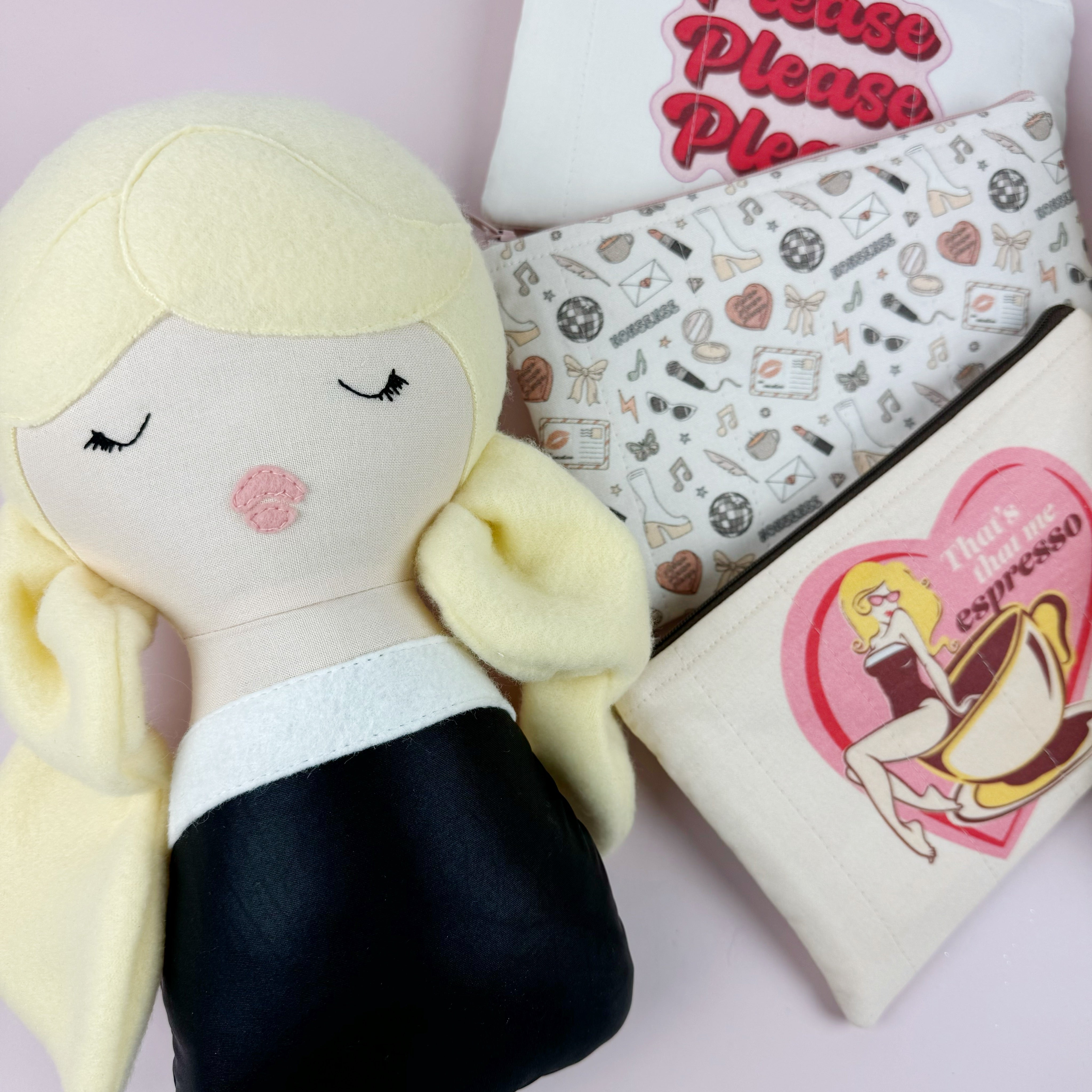 Cuddle Doll Soft doll toy - Sabrina Carpenter Cuddle Doll Soft doll toy - Sabrina Carpenter